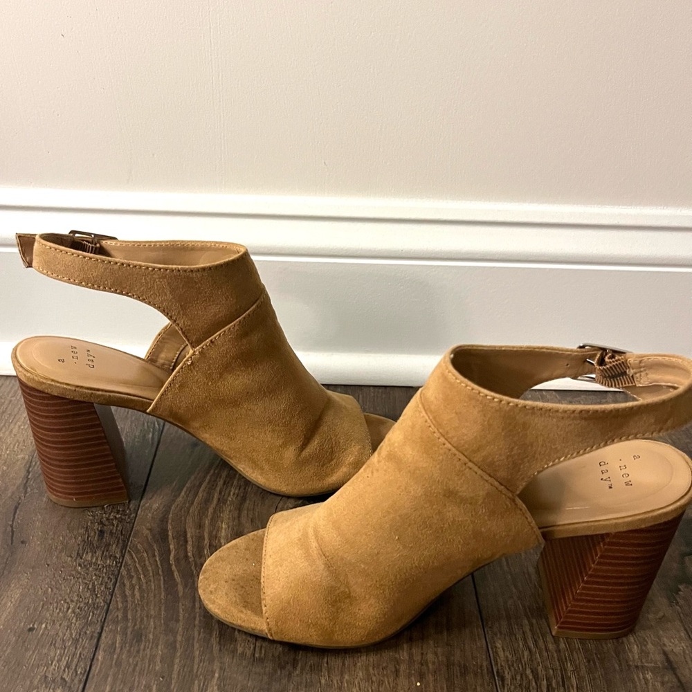 A NEW DAY - Tan Suede Open Toe Heels - Women’s Size 8 - Picture 3 of 7